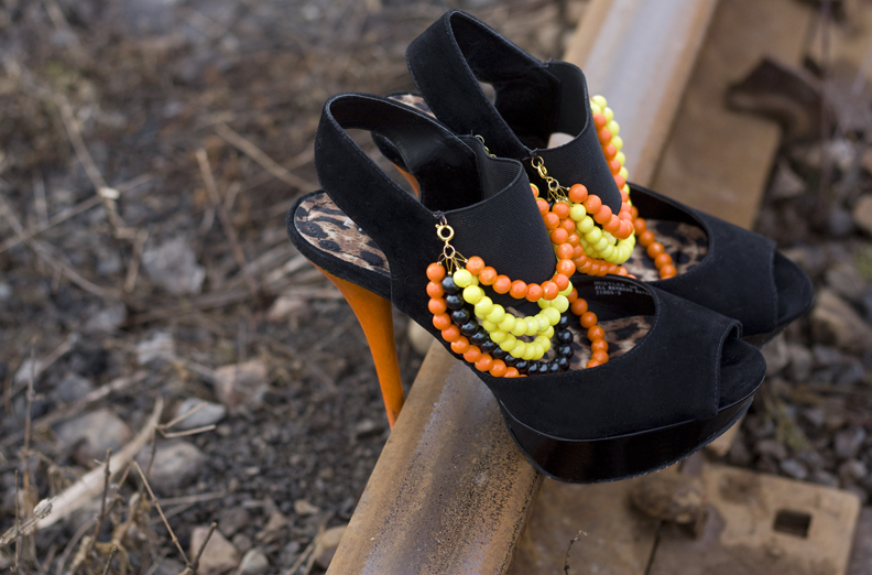 Diy beaded shoes Beading your shoes will revitalize ordinary footwear to reflect your personal taste. Depending on the beads you choose, you can either glue them to the surface of your shoe or sew them on. You can attach beads to your shoes in deliberate patterns or more simply, in a decorative strand or a single bead.